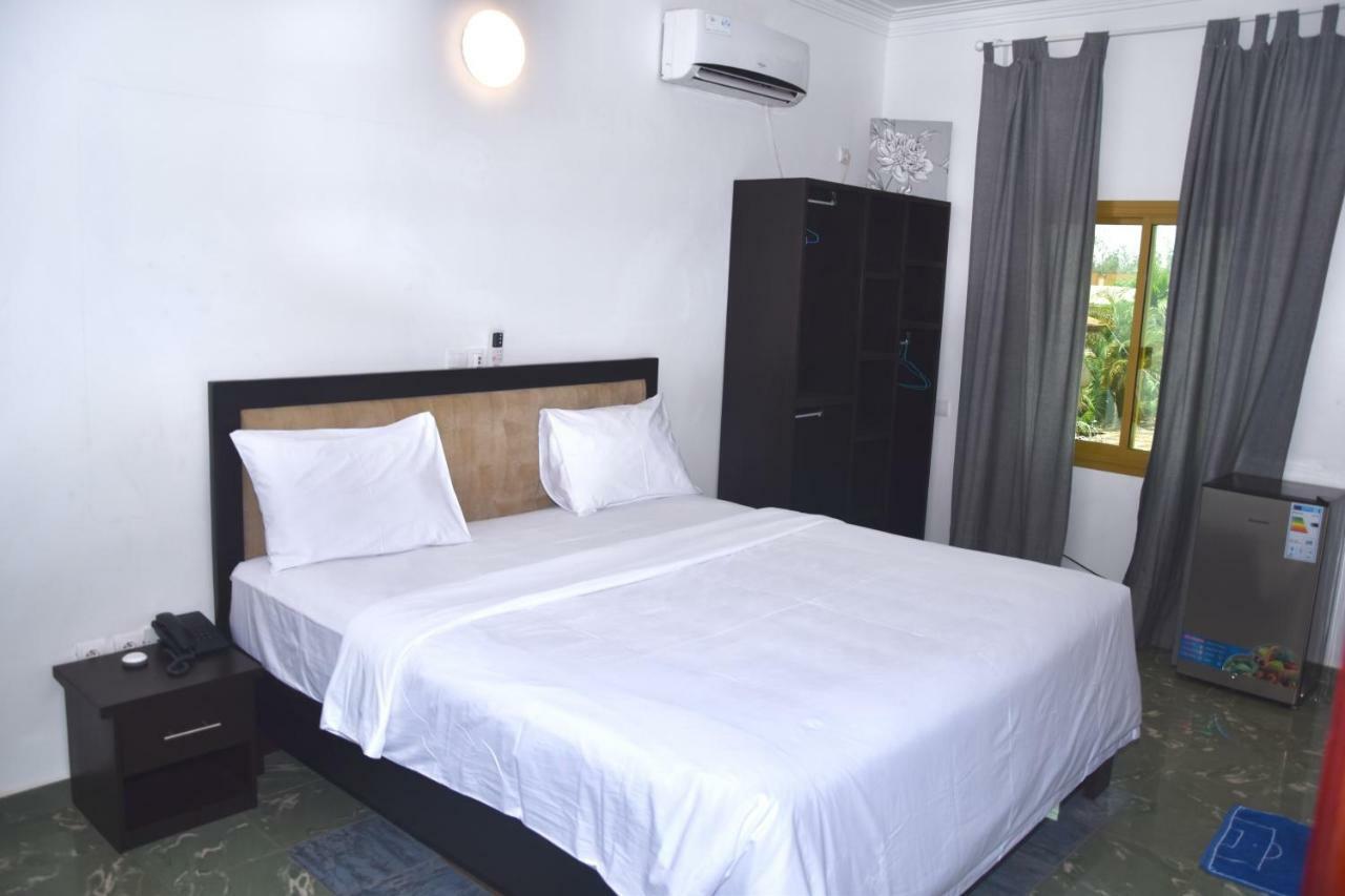 Hôtel La Couronne RW Yaoundé Exterior foto