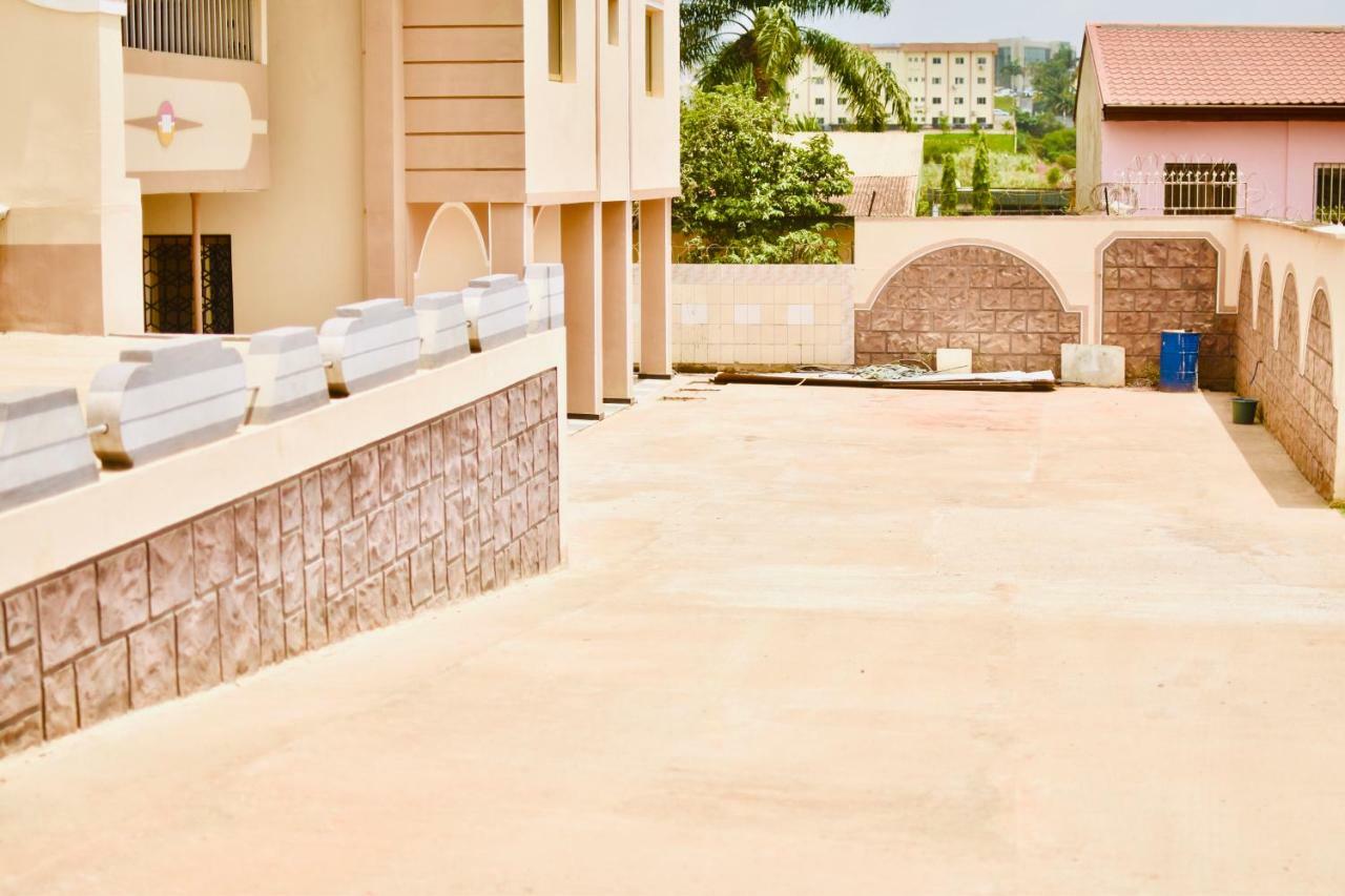 Hôtel La Couronne RW Yaoundé Exterior foto